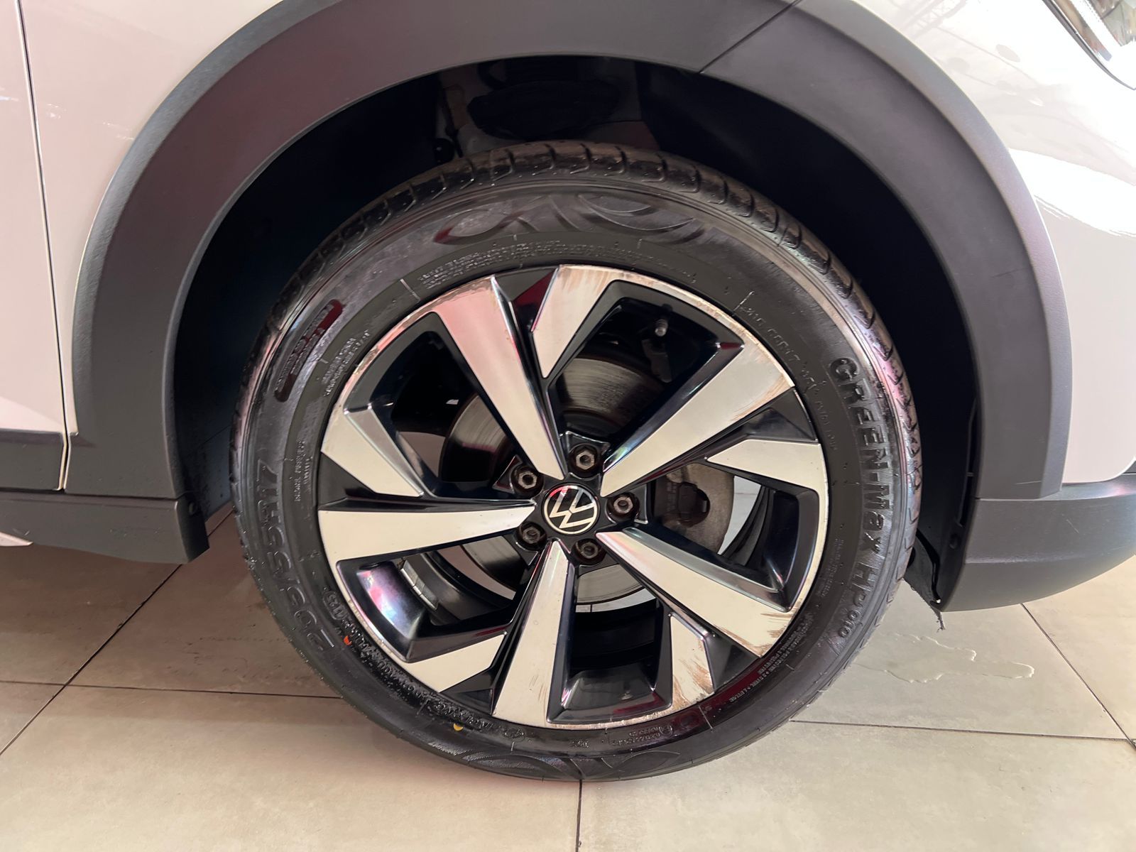 Nivus Highline 1.0 200 TSI Flex Aut.