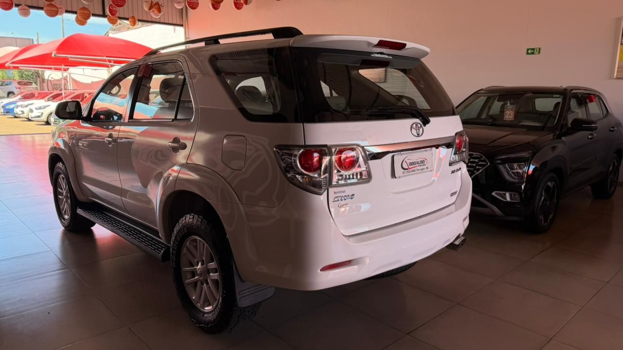 Hilux SW4 SRV D4-D 4×4 3.0 TDI Dies. Aut