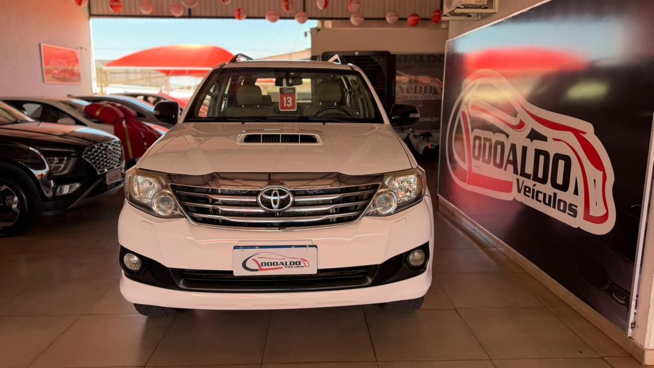 Hilux SW4 SRV D4-D 4×4 3.0 TDI Dies. Aut