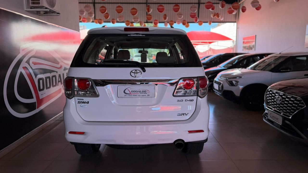 Hilux SW4 SRV D4-D 4×4 3.0 TDI Dies. Aut