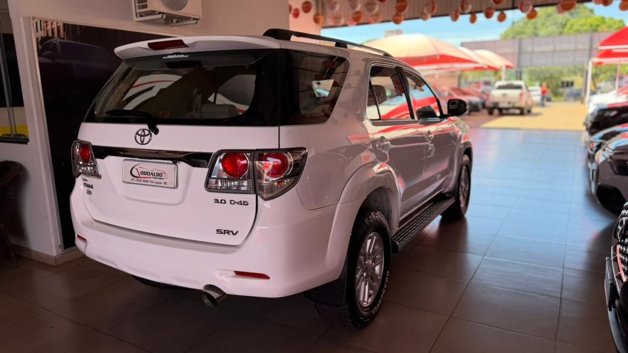 Hilux SW4 SRV D4-D 4×4 3.0 TDI Dies. Aut