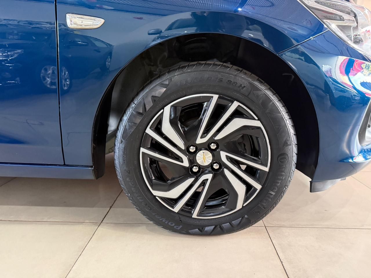ONIX SEDAN Plus LT 1.0 12V Flex 4p Mec.