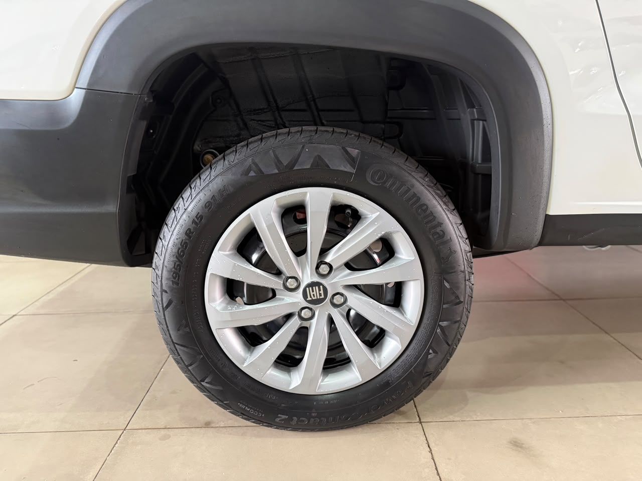 Strada Freedom 1.3 Flex 8V CD