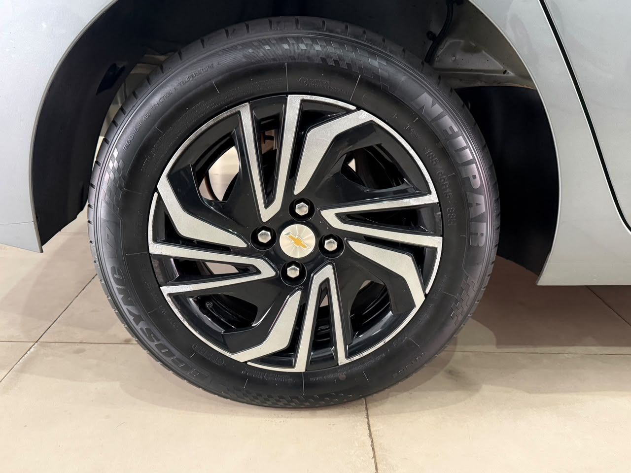 ONIX SEDAN Plus LT 1.0 12V Flex 4p Mec.