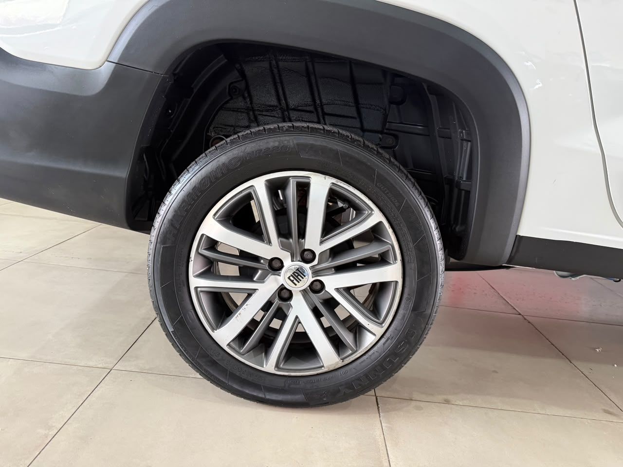 Strada Volcano 1.3 Flex 8V CD
